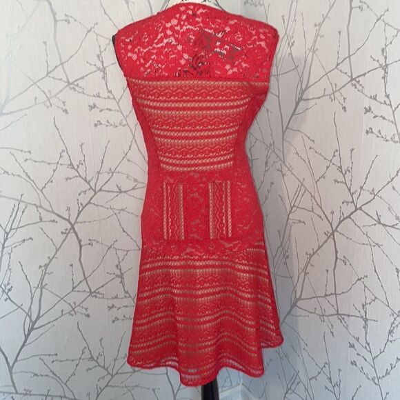 BCBGMAXAZRIA Red Lace Sheath Dress Knit Overlay Cocktail Party Size M - Picture 2 of 5